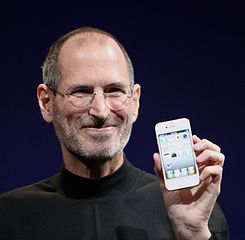 Photo of Steve Jobs holding a white iPhone from WWDC 2010